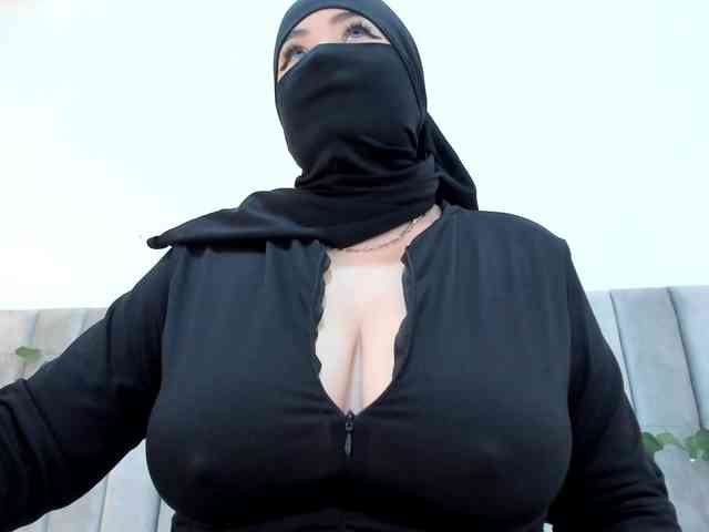 adiila webcam