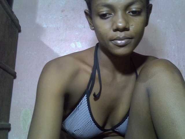 le modèle VallyRaz est en webcam porno dans un show sur le site bongacams, il possède les tags suivants: Ebony,Brunette,Shaved