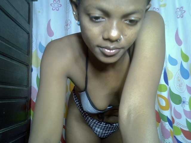 VALLYRAZ live cam on BongaCams