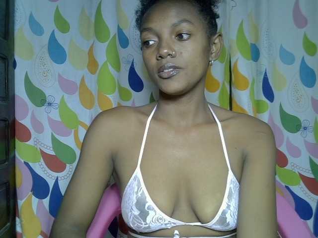 VALLYRAZ live cam on BongaCams