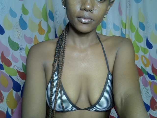 VALLYRAZ live cam on BongaCams