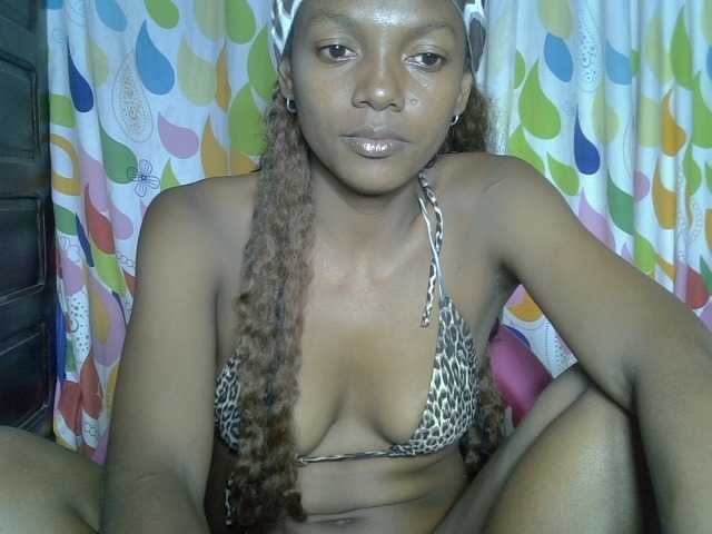 VALLYRAZ live cam on BongaCams