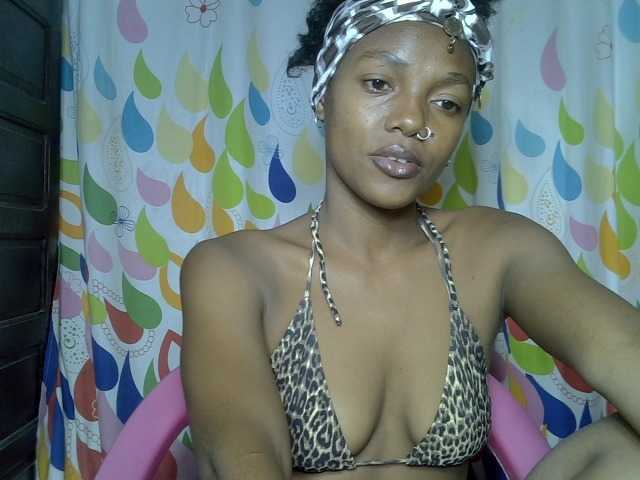 VALLYRAZ live cam on BongaCams