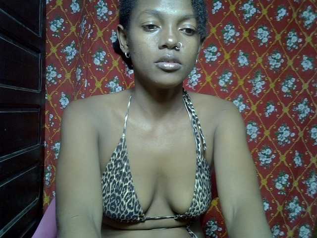 VALLYRAZ live cam on BongaCams