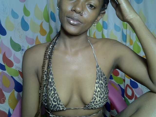 VALLYRAZ live cam on BongaCams