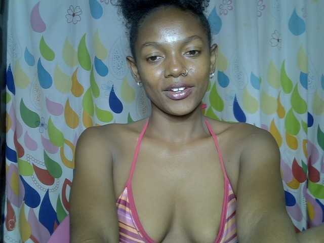 VALLYRAZ live cam on BongaCams