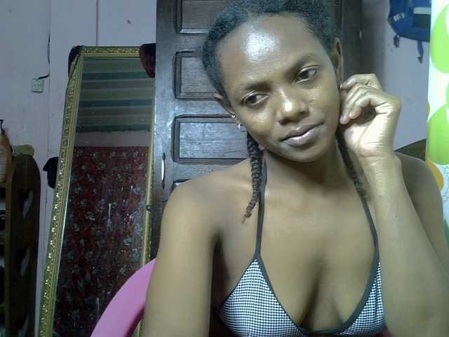 VALLYRAZ live cam on BongaCams