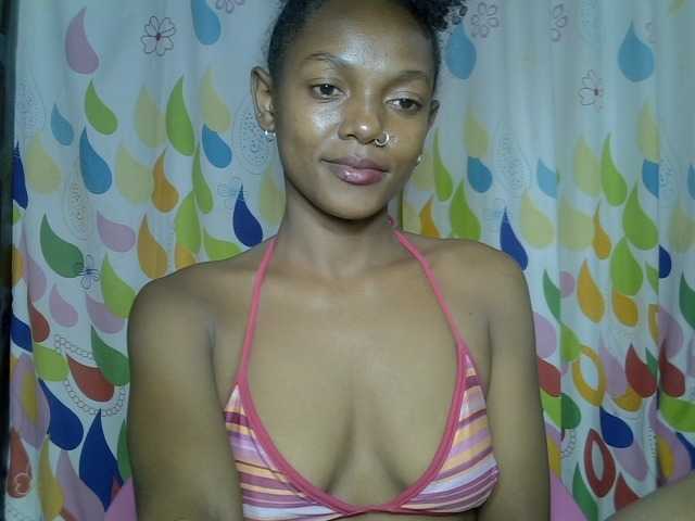 VALLYRAZ live cam on BongaCams