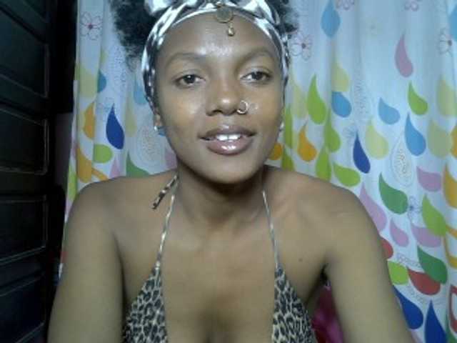 VALLYRAZ live cam on BongaCams