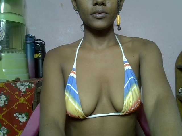 VALLYRAZ live cam on BongaCams
