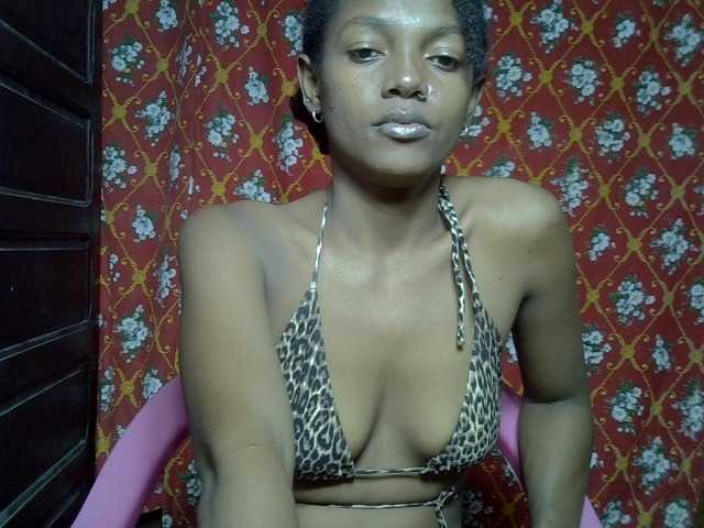VALLYRAZ live cam on BongaCams