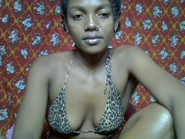 VALLYRAZ live cam on BongaCams