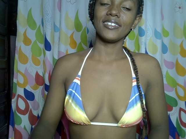 VALLYRAZ live cam on BongaCams