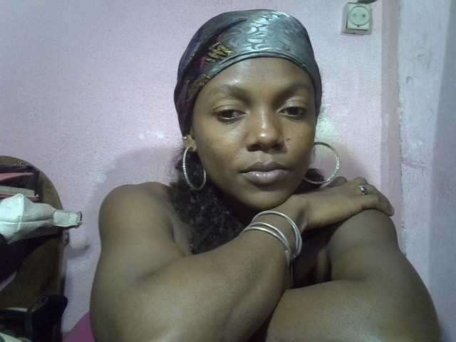 VALLYRAZ live cam on BongaCams