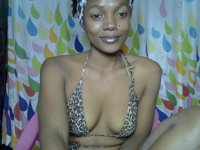 VALLYRAZ live cam on BongaCams