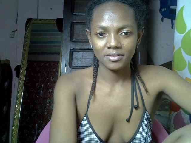VALLYRAZ Live Webcam on BongaCams