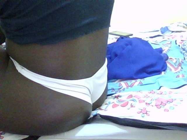 le modèle Cute-vee est en webcam porno dans un show sur le site bongacams, il possède les tags suivants: Ebony,Brunette,Shaved