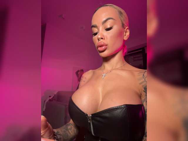 MiamiMur live cam on BongaCams