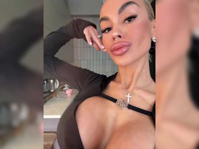 MiamiMur live cam on BongaCams