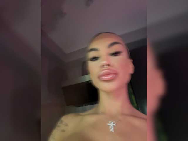 MiamiMur live cam on BongaCams