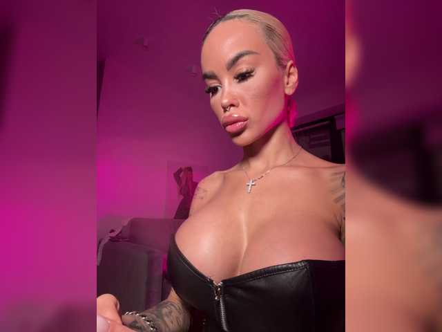 MiamiMur live cam on BongaCams