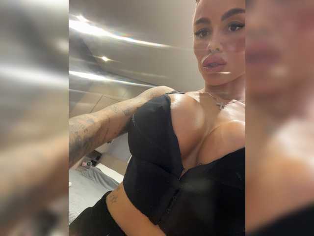 MiamiMur live cam on BongaCams