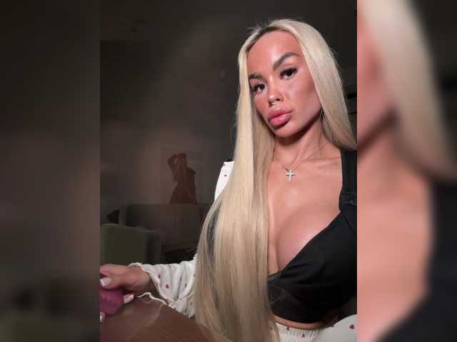 MiamiMur, live now on BongaCams