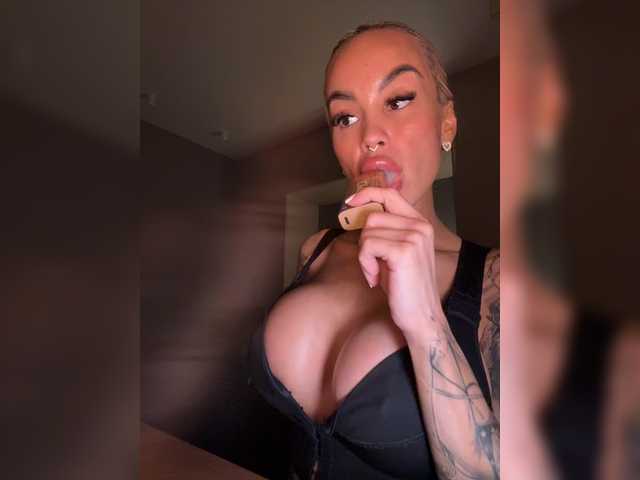 MiamiMur live cam on BongaCams