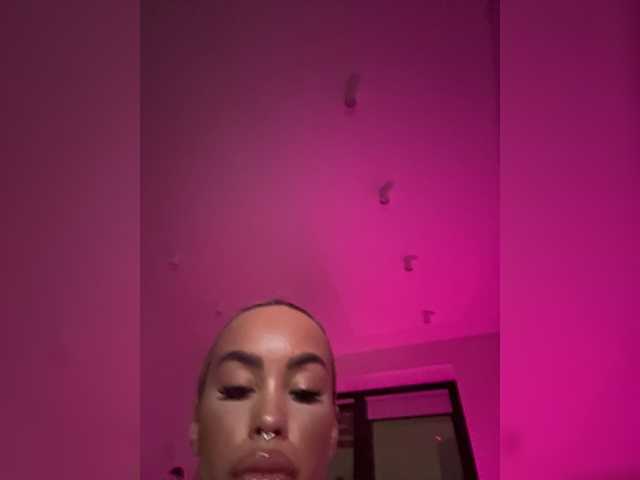 MiamiMur live cam on BongaCams