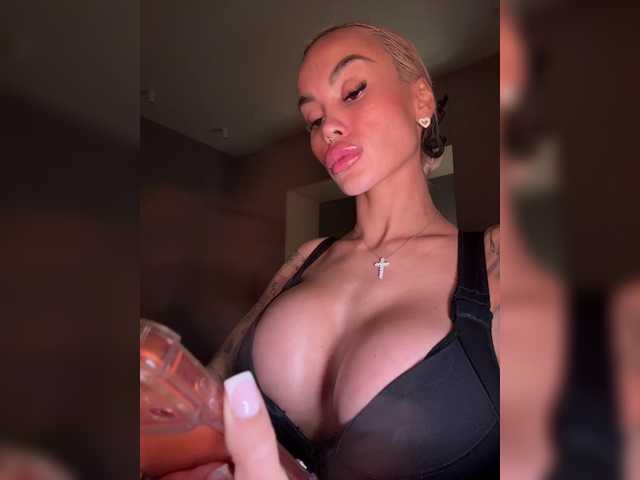 MiamiMur live cam on BongaCams