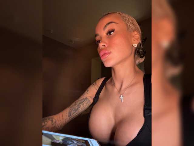 MiamiMur live cam on BongaCams