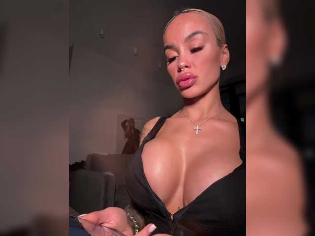 MiamiMur live cam on BongaCams