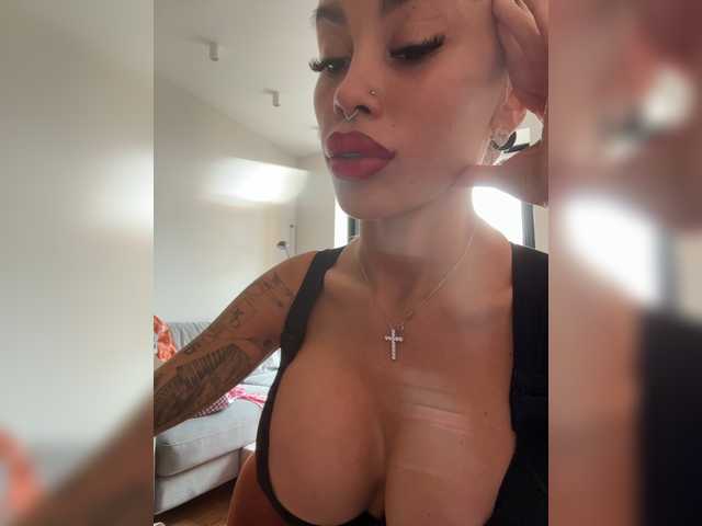 MiamiMur live cam on BongaCams