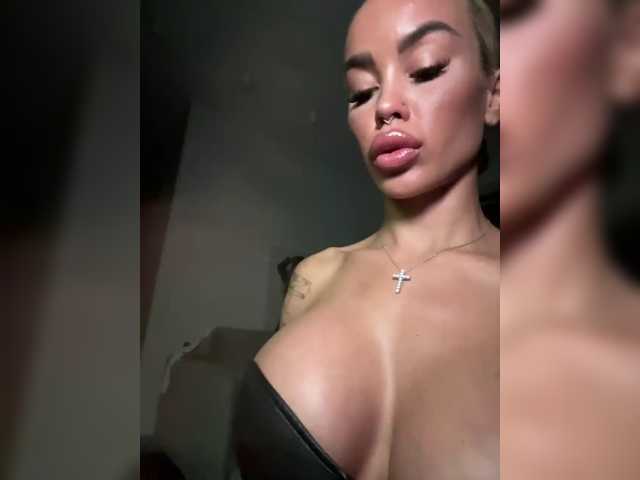 MiamiMur live cam on BongaCams