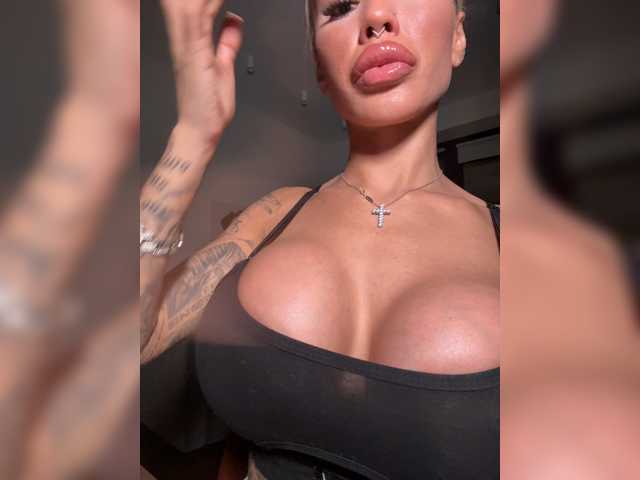 MiamiMur live cam on BongaCams