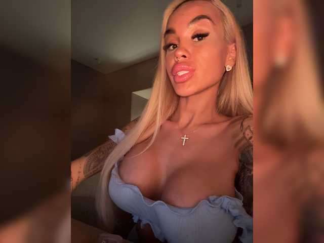 MiamiMur live cam on BongaCams