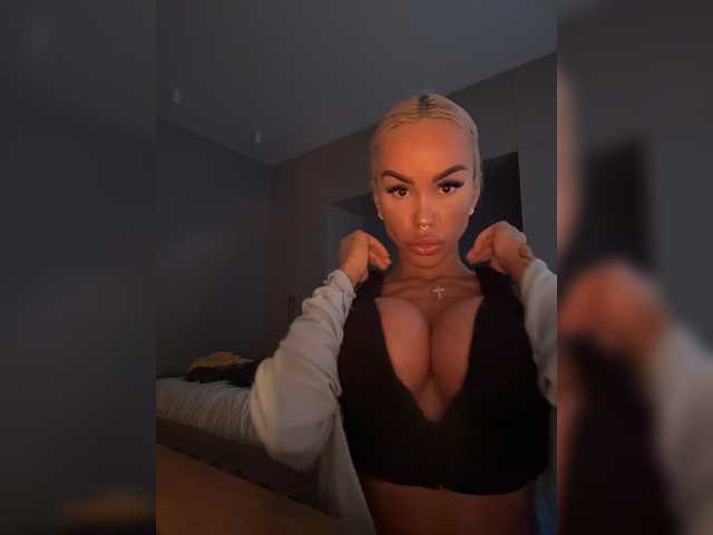MiamiMur live cam on BongaCams