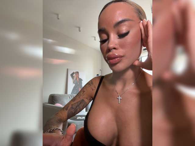 MiamiMur live cam on BongaCams