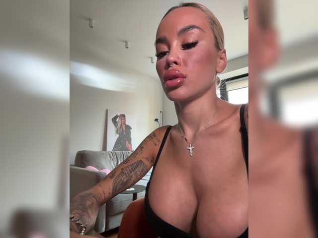 MiamiMur live cam on BongaCams