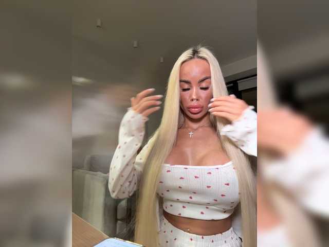 MiamiMur, live now on BongaCams