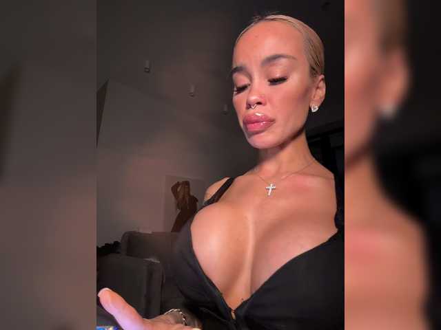 MiamiMur live cam on BongaCams