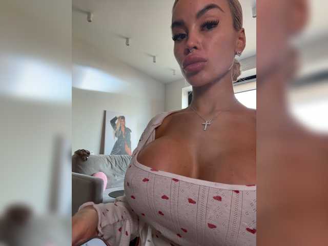 MiamiMur live cam on BongaCams