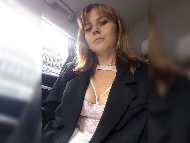 MiamiMur's BongaCams show and profile