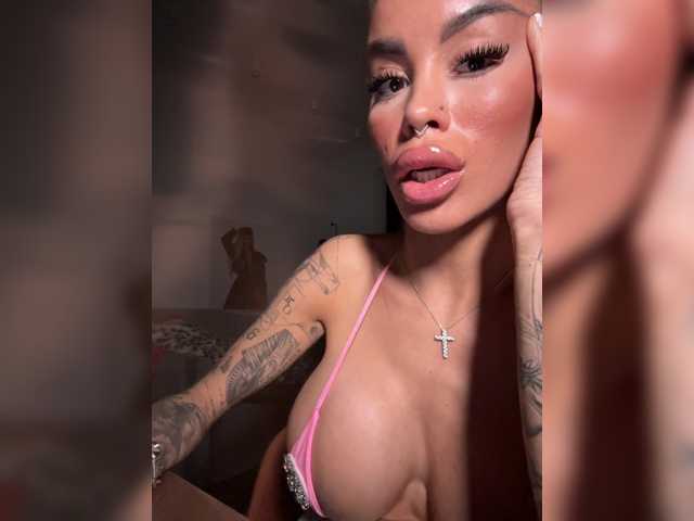 MiamiMur live cam on BongaCams