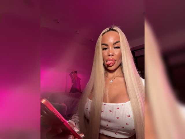 MiamiMur, live now on BongaCams