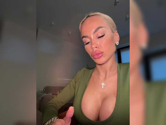 MiamiMur live cam on BongaCams