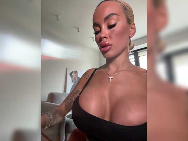 MiamiMur live cam on BongaCams