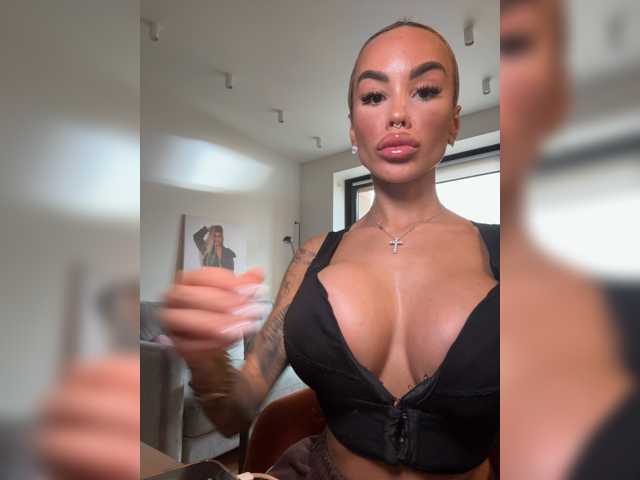 MiamiMur live cam on BongaCams