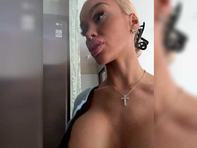 MiamiMur live cam on BongaCams