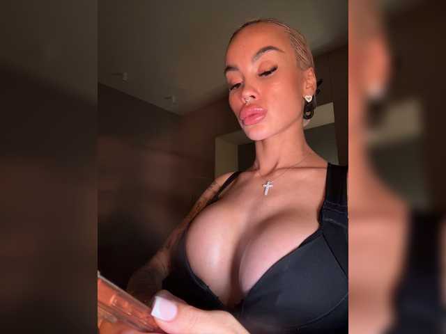 MiamiMur live cam on BongaCams